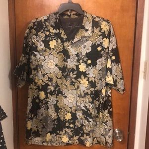 𝅺💜💜💜Tommy Bahama Men’s shirt